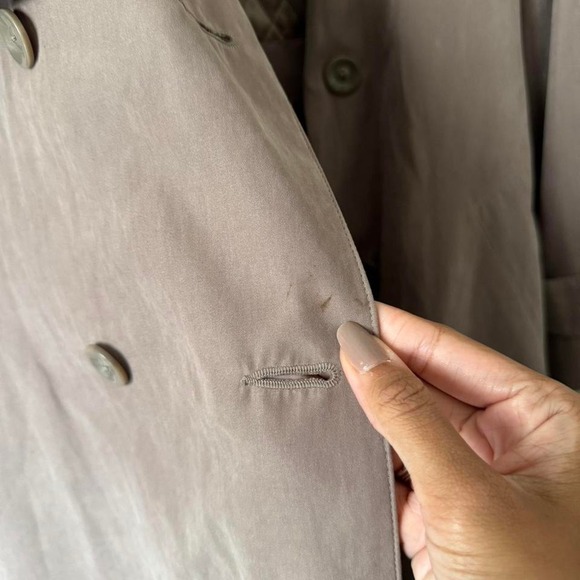 90s Vintage Taupe Trench Coat - Picture 9 of 11
